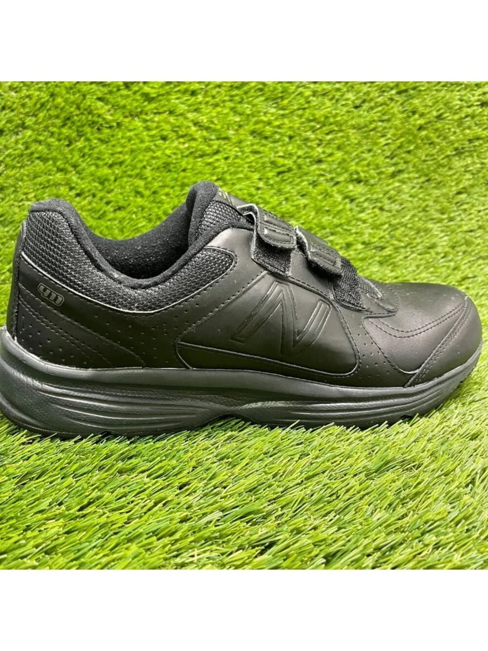 New Balance 411 Mens Size 9 Triple Black Athletic Hook & Loop Shoes Sneakers